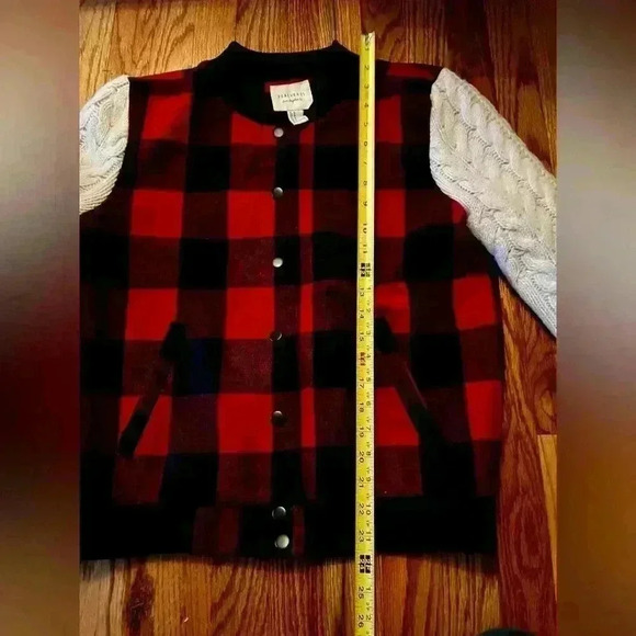 FOREVER 21 - Red and Black Plaid Jacket with
Sweater Sleeves - Medium - Picture 10 of 12